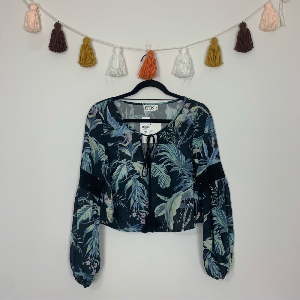 NWT LF Seek the Label Cropped Tropical Print Blouse Size Small